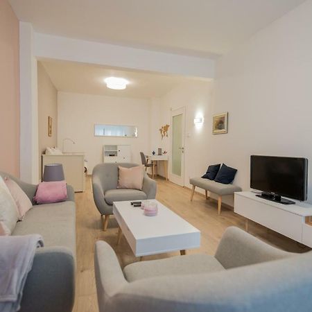 Chic And Spacious Apartment In Central Sofia - Patriarh Evtimiy By Flat Mаnager Ngoại thất bức ảnh